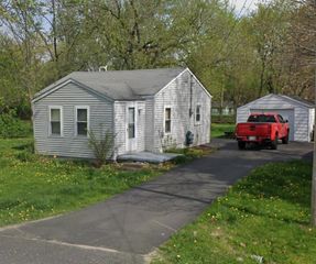 1038 W Pine Avenue, Mount Morris, MI 48458