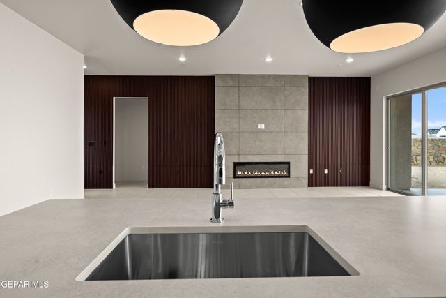 321 Blue Valley Drive, El Paso, TX 79928