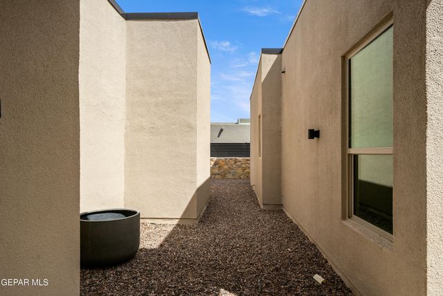 321 Blue Valley Drive, El Paso, TX 79928