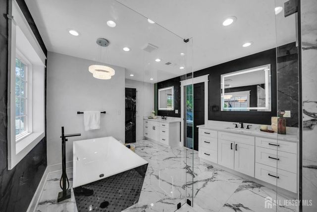 22 N 14 Street, Kenilworth, NJ 07033