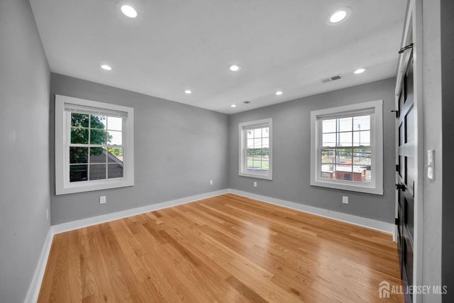 22 N 14 Street, Kenilworth, NJ 07033