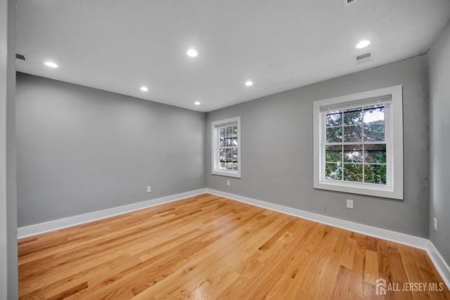 22 N 14 Street, Kenilworth, NJ 07033