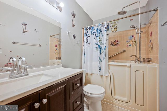 8811 GLADESIDE DR, Clinton, MD 20735