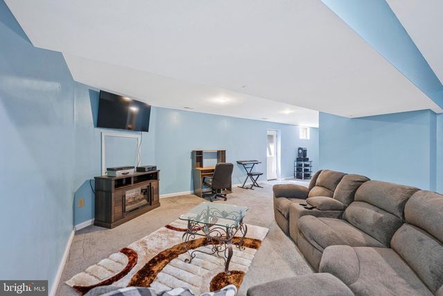 8811 GLADESIDE DR, Clinton, MD 20735