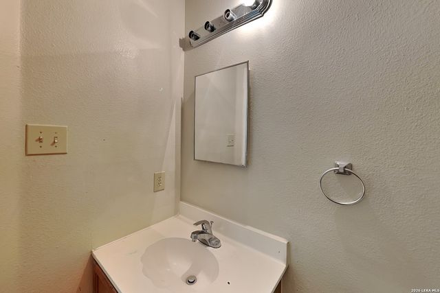 8055 CHESTNUT CEDAR DR, Converse, TX 78109
