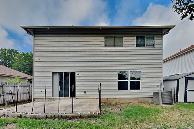 8055 CHESTNUT CEDAR DR, Converse, TX 78109