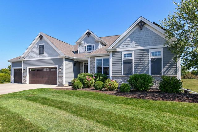 5622 S Fox Tail COURT, New Berlin, WI 53151