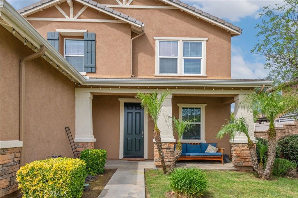 Image 3 of property listing at 37241 Sierra Grove Drive, Murrieta, CA 92563