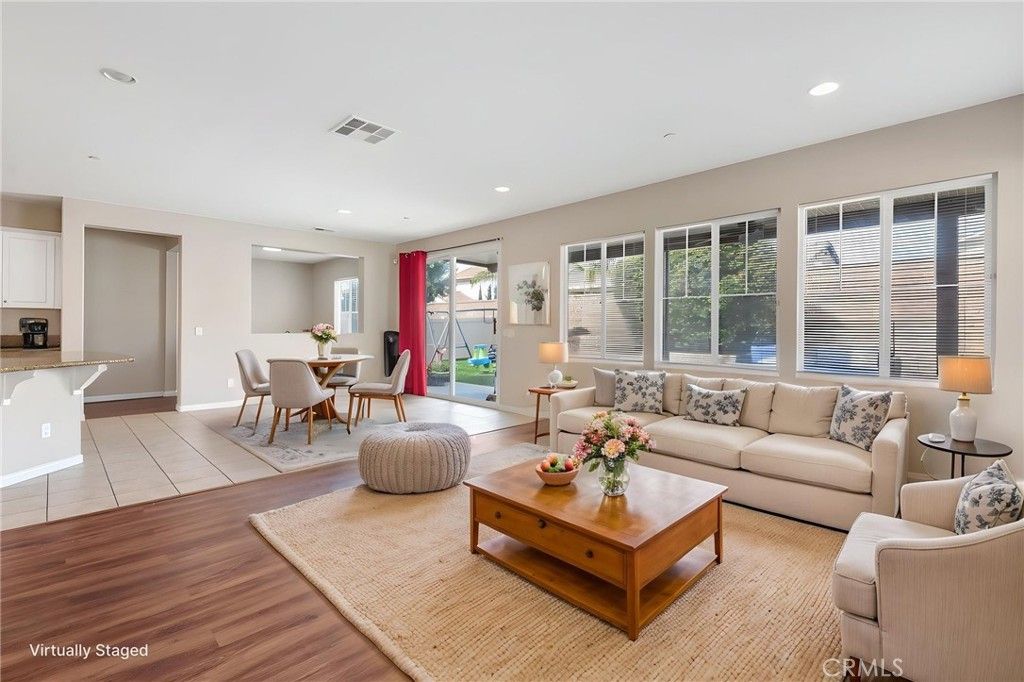 Image 7 of property listing at 37241 Sierra Grove Drive, Murrieta, CA 92563