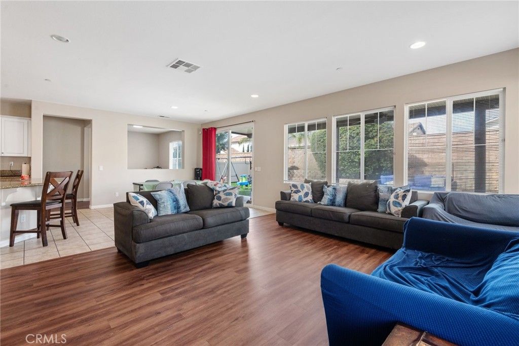 Image 8 of property listing at 37241 Sierra Grove Drive, Murrieta, CA 92563