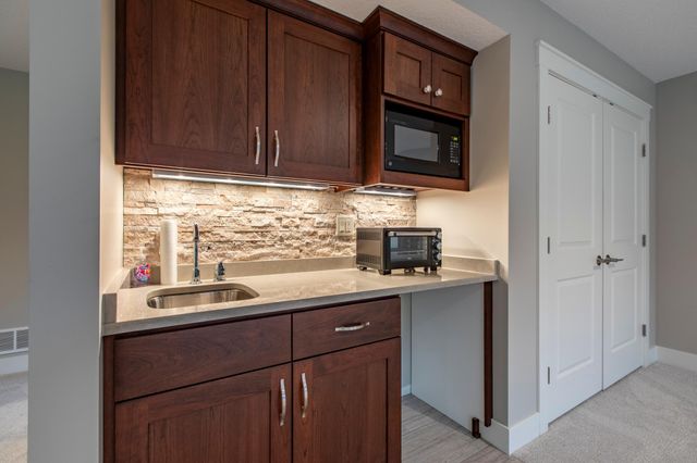 5124 Scenic Oak Drive SW, Rochester, MN 55902