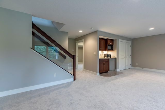 5124 Scenic Oak Drive SW, Rochester, MN 55902