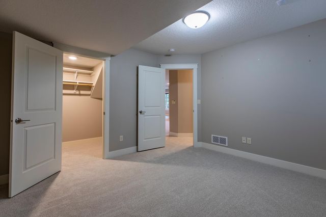 5124 Scenic Oak Drive SW, Rochester, MN 55902
