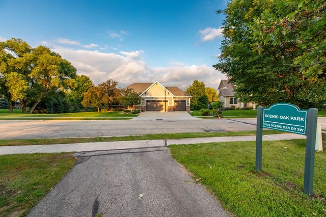 5124 Scenic Oak Drive SW, Rochester, MN 55902