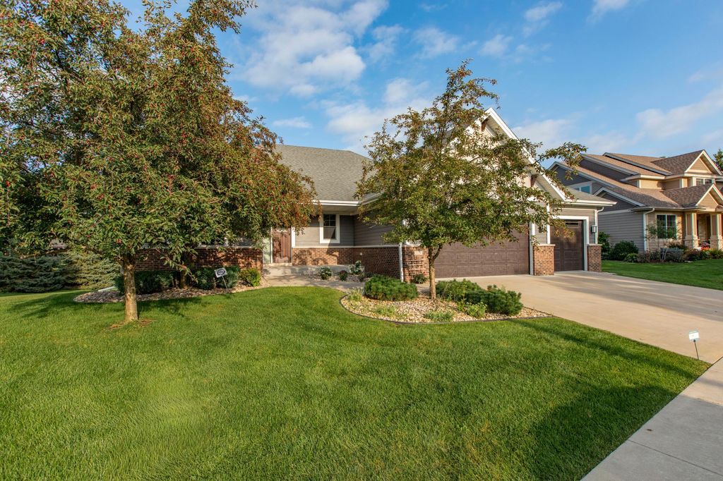 5124 Scenic Oak Drive SW, Rochester, MN 55902