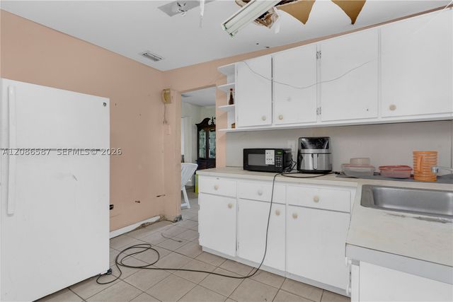 855 NW 130th St, North Miami, FL 33168