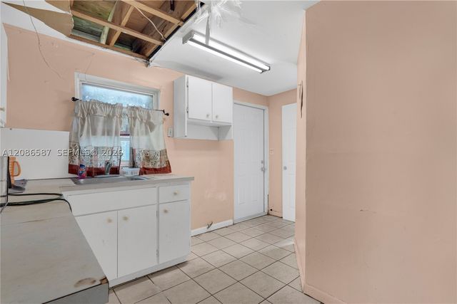 855 NW 130th St, North Miami, FL 33168