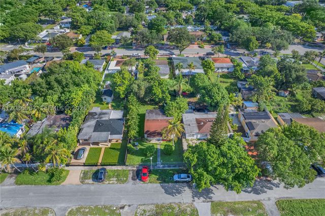 855 NW 130th St, North Miami, FL 33168