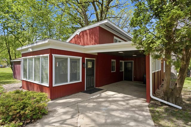 516 Forrest Road, Cedar Falls, IA 50613