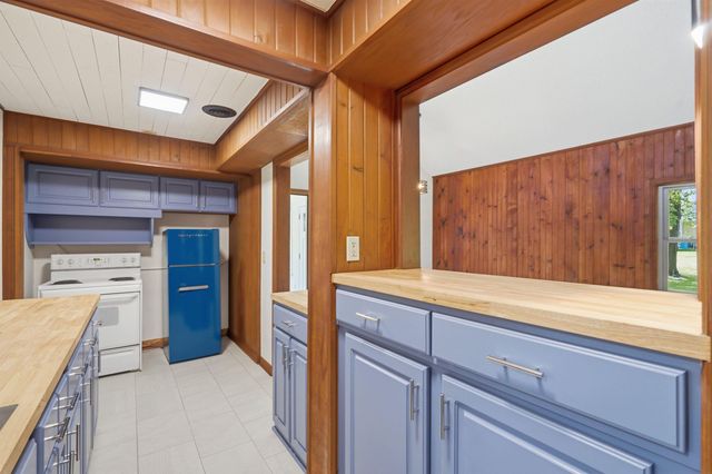 516 Forrest Road, Cedar Falls, IA 50613