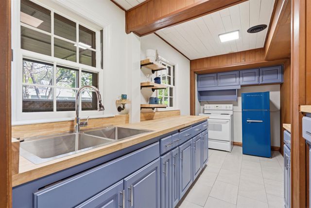 516 Forrest Road, Cedar Falls, IA 50613