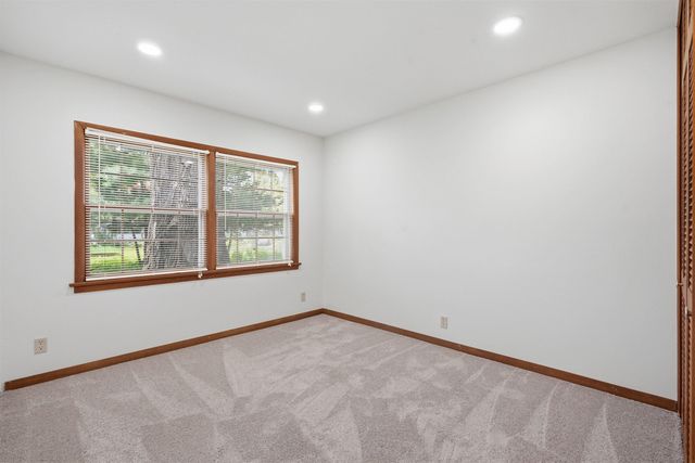 516 Forrest Road, Cedar Falls, IA 50613