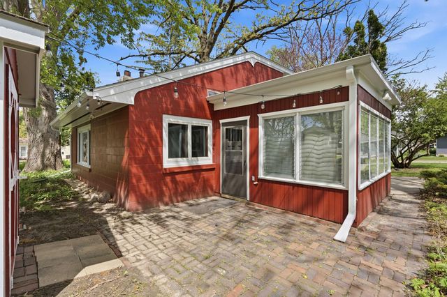 516 Forrest Road, Cedar Falls, IA 50613