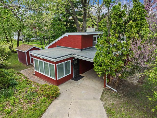 516 Forrest Road, Cedar Falls, IA 50613