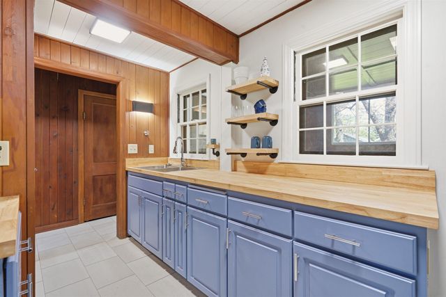 516 Forrest Road, Cedar Falls, IA 50613