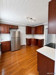 207 Helen Street 2nd Floor, Hamden, CT 06514