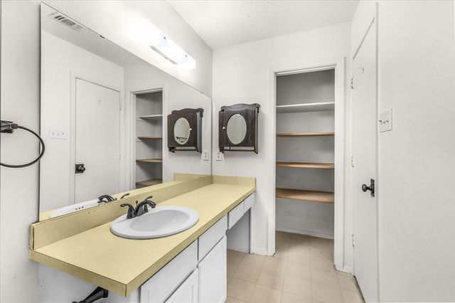 2709 Willow Bend, Bedford, TX 76021