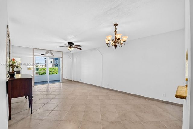 2615 NE 1st Court 303, Boynton Beach, FL 33435