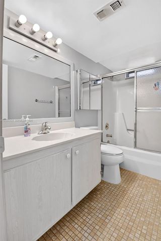 2615 NE 1st Court 303, Boynton Beach, FL 33435