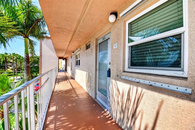 2615 NE 1st Court 303, Boynton Beach, FL 33435