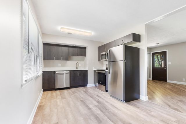 2972 Dixon Road SW, Pataskala, OH 43062