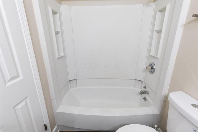 2972 Dixon Road SW, Pataskala, OH 43062