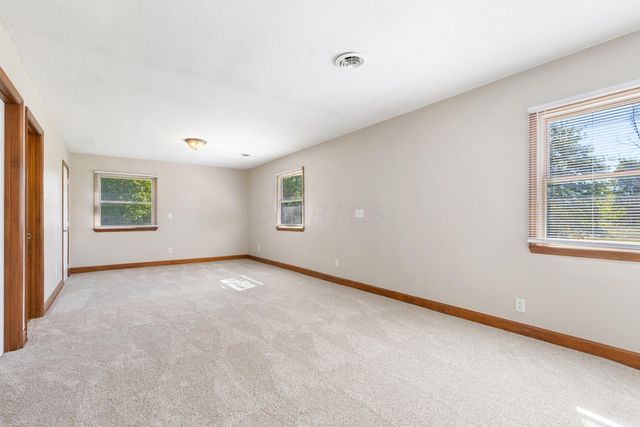 2972 Dixon Road SW, Pataskala, OH 43062