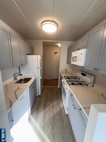 873 Main Street 2E, Hackensack, NJ 07601