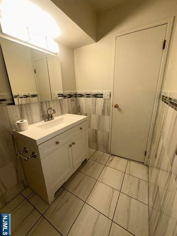 873 Main Street 2E, Hackensack, NJ 07601