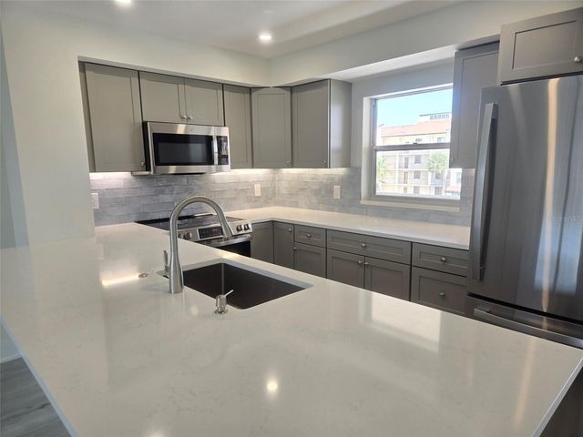 1300 N PORTOFINO DRIVE 406, Sarasota, FL 34242