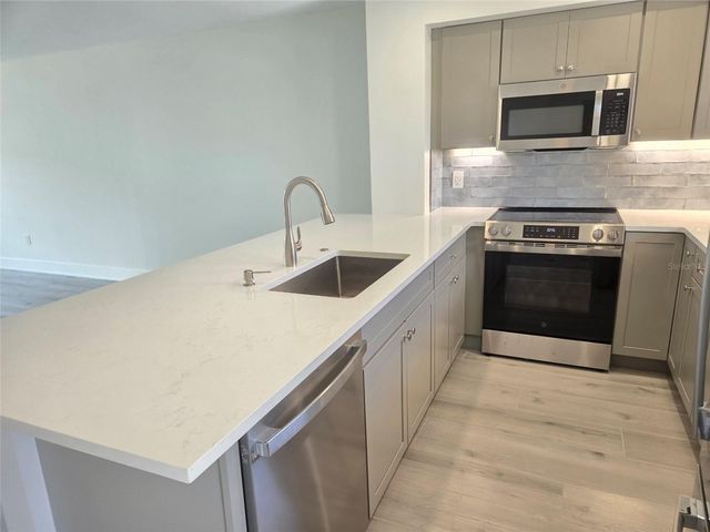 1300 N PORTOFINO DRIVE 406, Sarasota, FL 34242