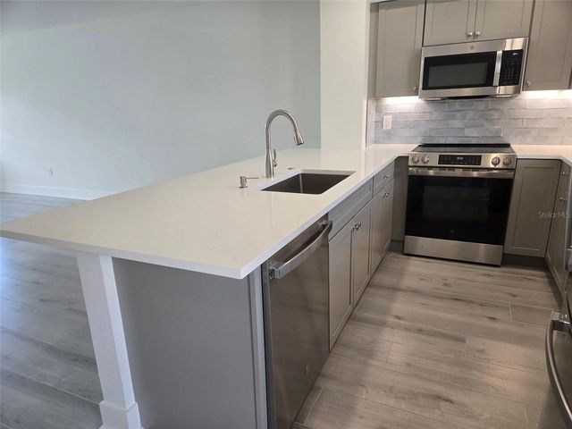 1300 N PORTOFINO DRIVE 406, Sarasota, FL 34242