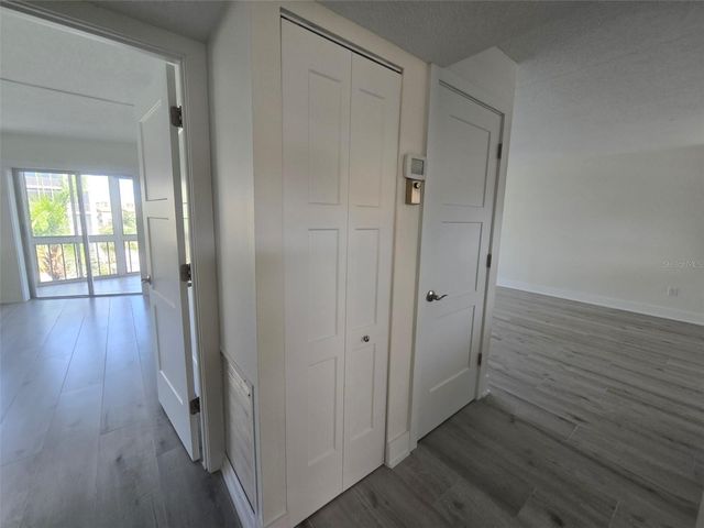 1300 N PORTOFINO DRIVE 406, Sarasota, FL 34242