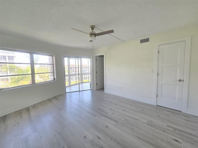 1300 N PORTOFINO DRIVE 406, Sarasota, FL 34242