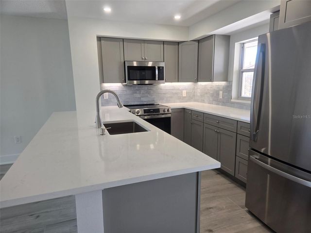 1300 N PORTOFINO DRIVE 406, Sarasota, FL 34242
