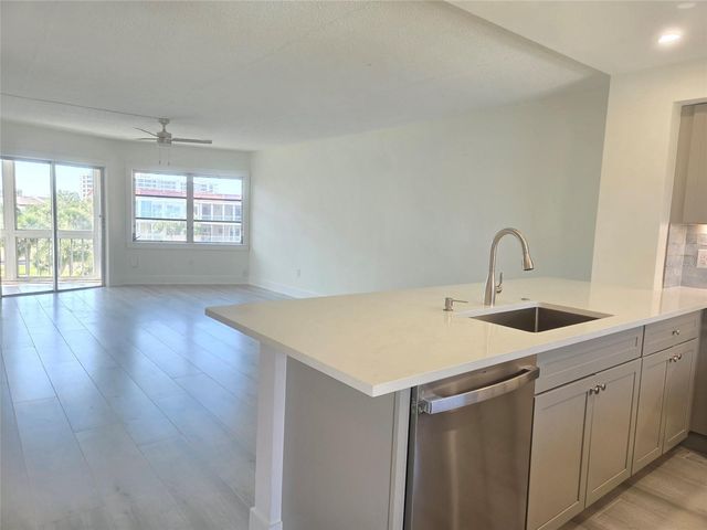 1300 N PORTOFINO DRIVE 406, Sarasota, FL 34242