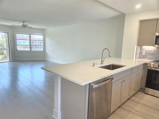 1300 N PORTOFINO DRIVE 406, Sarasota, FL 34242