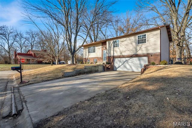 1 Marilyn Court, East Alton, IL 62024