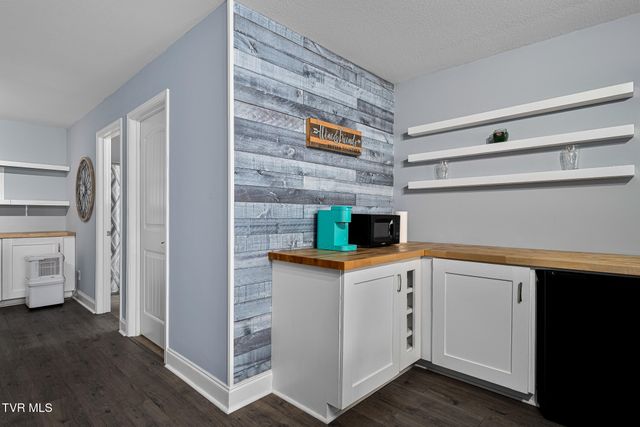 1259 Willow Springs Drive, Johnson City, TN 37604