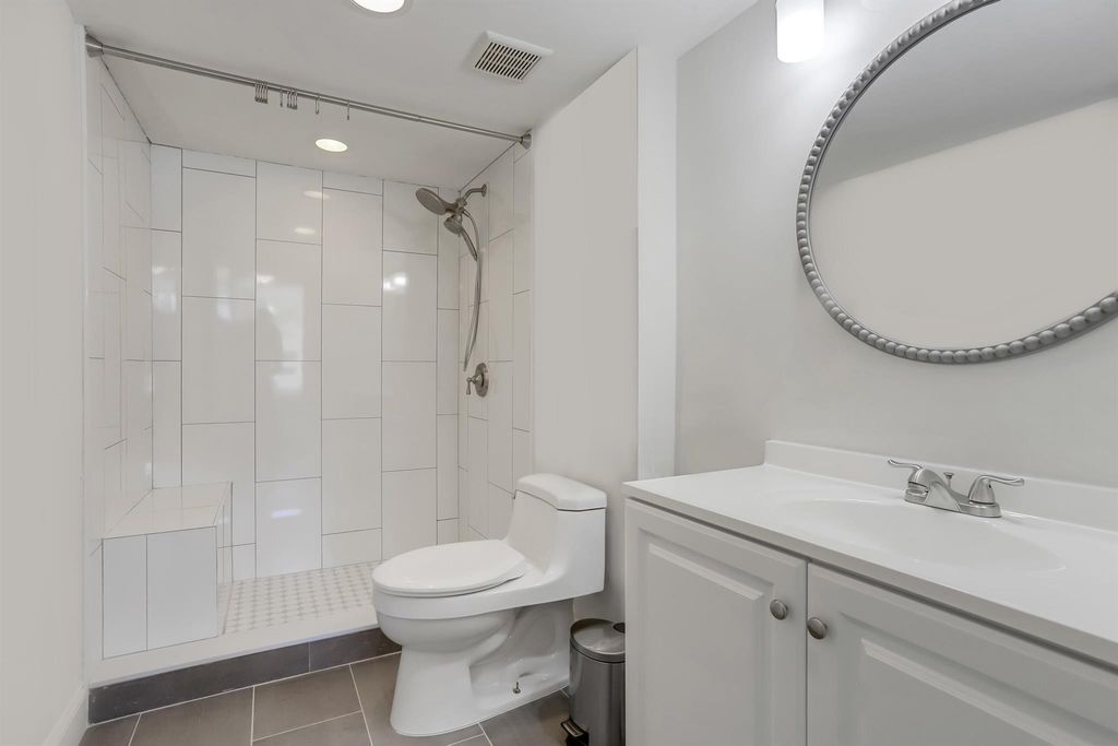 Image 14 of property listing at 3912 S Ocean Boulevard 108, Highland Beach, FL 33487